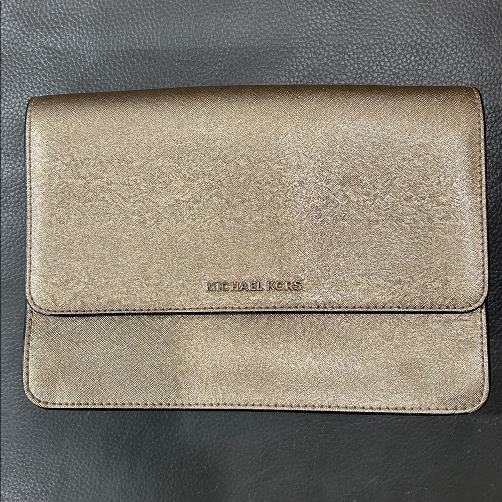 Michael Kors Jet Set Gold Crossbody Bag, PRISTINE CONDITION (dimensions 9.5”x7”) - Picture 15 of 16